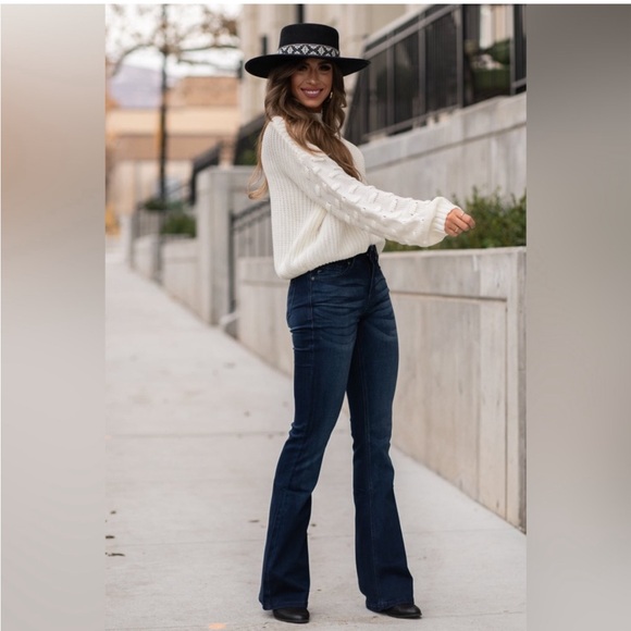 LIKE NEW KanCan Flare Bootcut Jeans Dark Wash Size 13/30 Stretchy Long - Picture 5 of 7